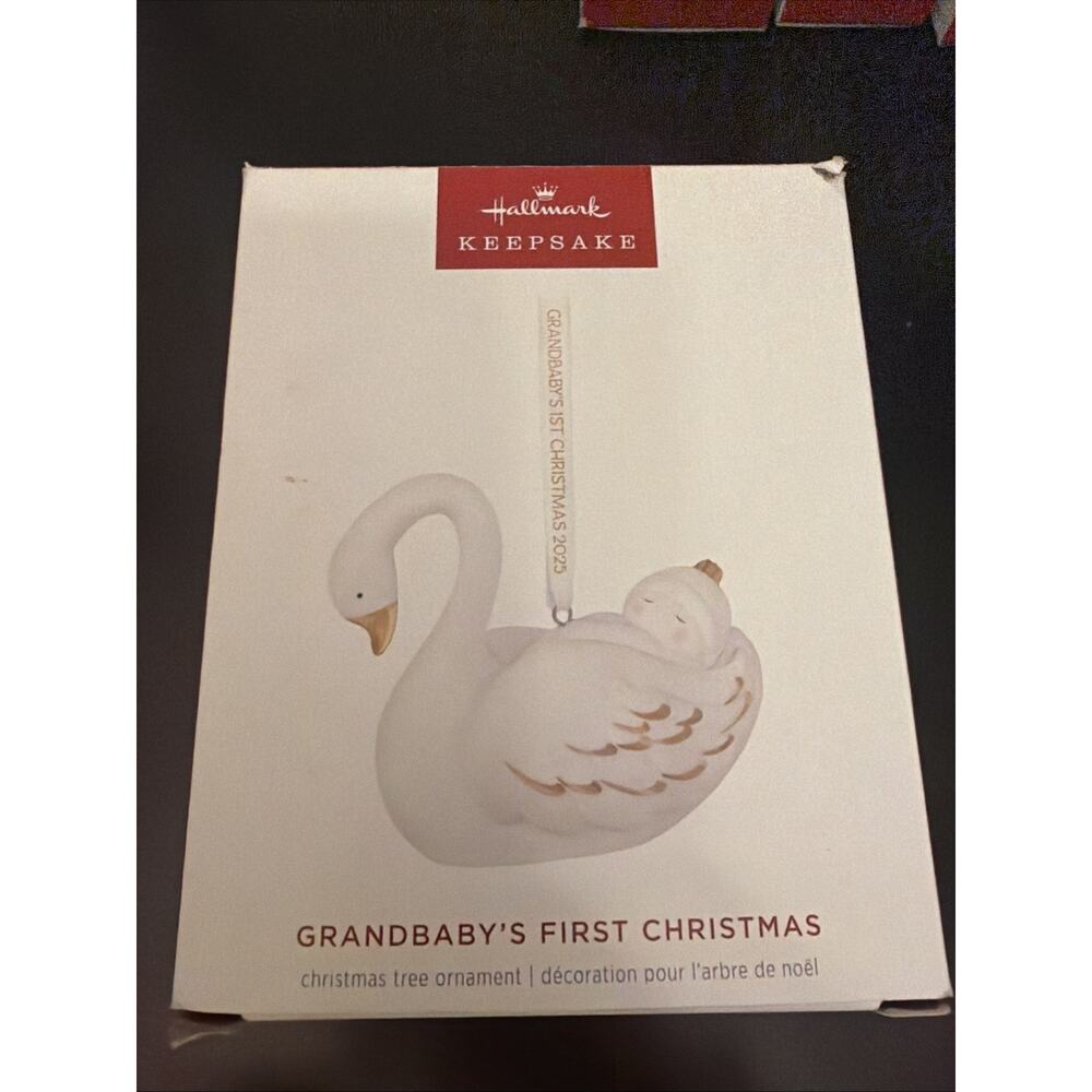 HALLMARK KEEPSAKE ORNAMENT ~ GRANDBABY'S FIRST CHRISTMAS ~ SWAN ~ 2025 *NEW